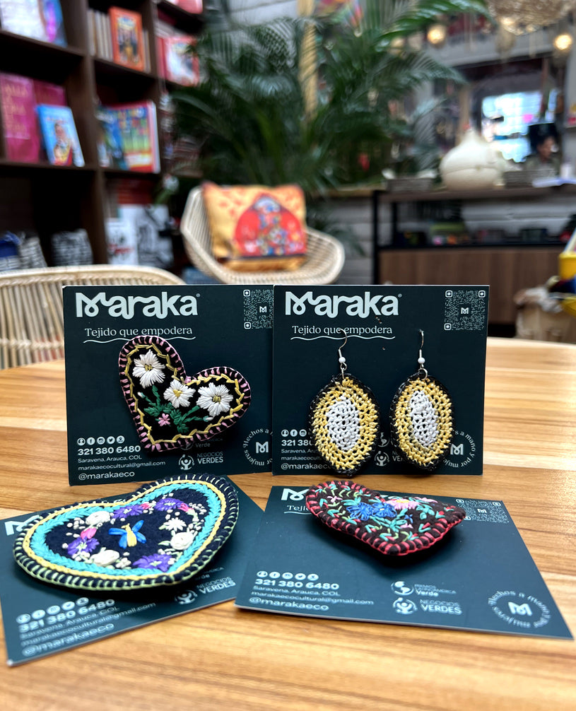 Broche en plastico reciclado